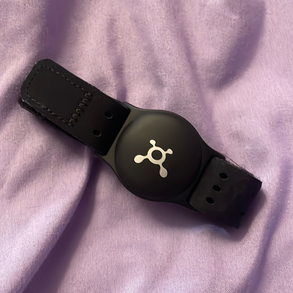 ORANGE THEORY WORKOUT WRISTBRAND. HARDLY USED. GOOD CONDITION!